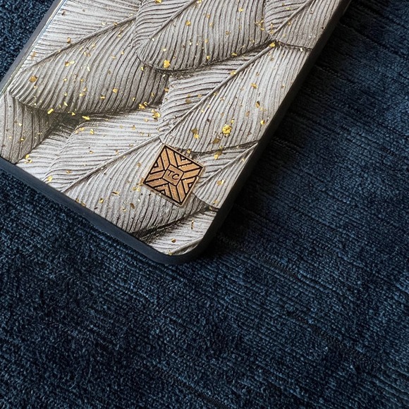 iPhone 7/8 Case Grey Black Feather Print Cover NEW - Picture 6 of 7